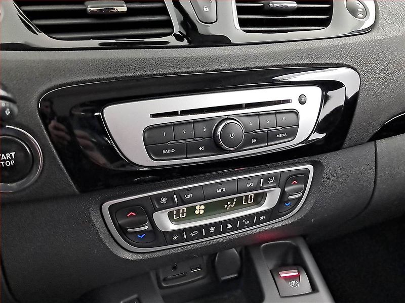 Renault Grand Scénic (2014) 2.0 dCi, 7 míst, Navi - fotka 15 z 19
