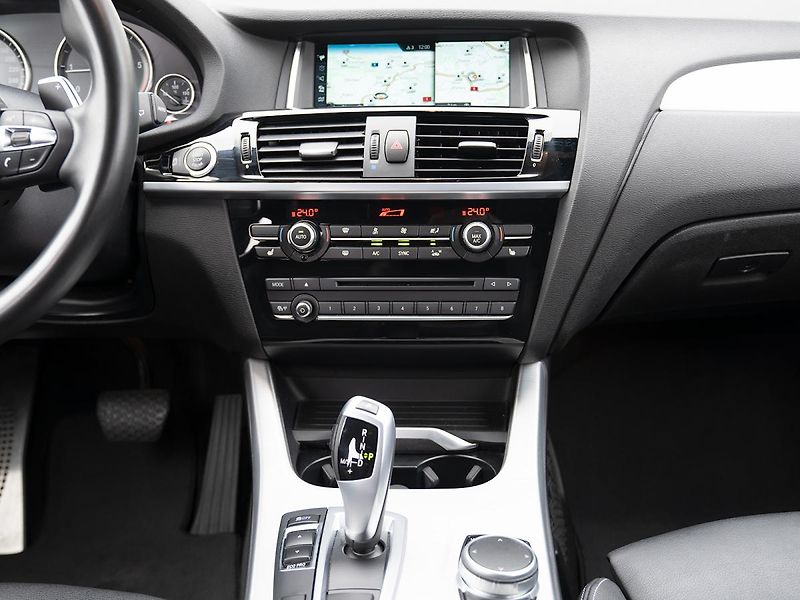 BMW X3 xDrive20d (F25) Model M Sport - fotka 12 z 31