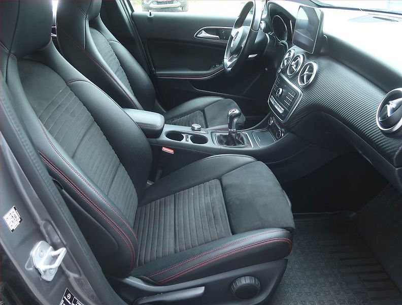 Mercedes-Benz Třídy A (2017) A 180, Kůže, Tempomat - fotka 9 z 17