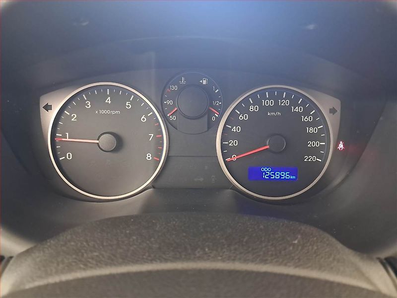 Hyundai i20 (2013) 1.2, Tempomat - fotka 11 z 14
