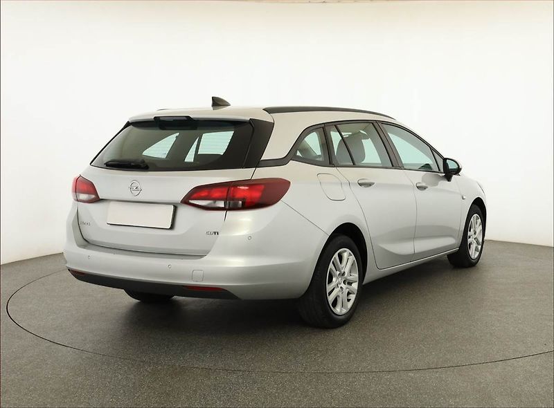Opel Astra (2016) Enjoy 1.6 CDTI, Tempomat - fotka 5 z 15