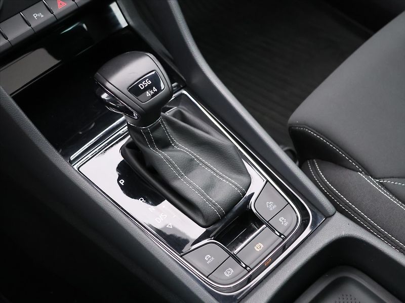 Škoda Karoq 2,0 TSI 140kW DSG Sportline - fotka 26 z 36