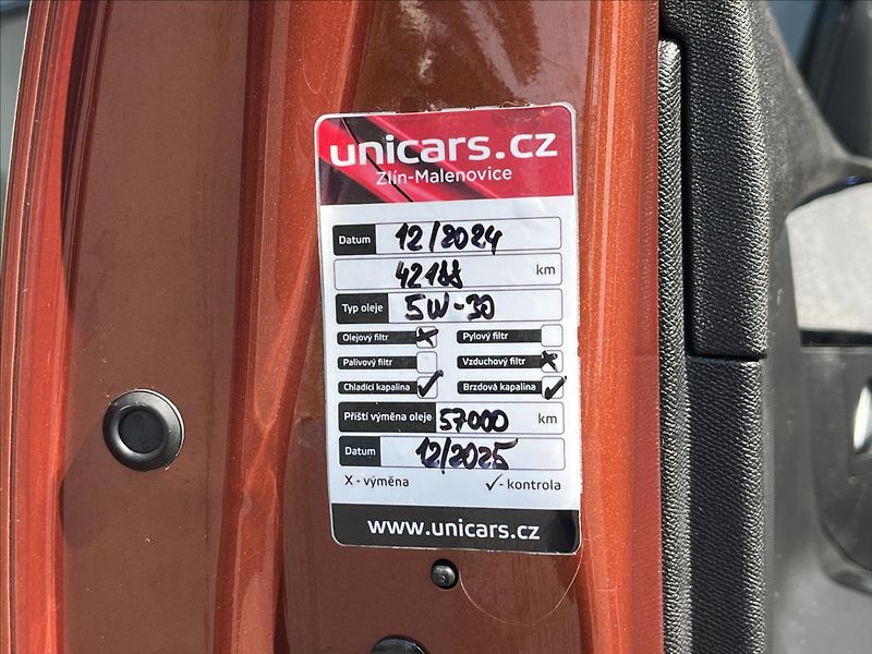 Peugeot 5008 1,2 PureTech  Allure Pack EAT8 - fotka 27 z 29