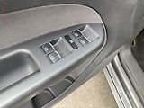 Volkswagen Touran (2011) 1.6 TDi, DSG, panor, navi - náhled 12
