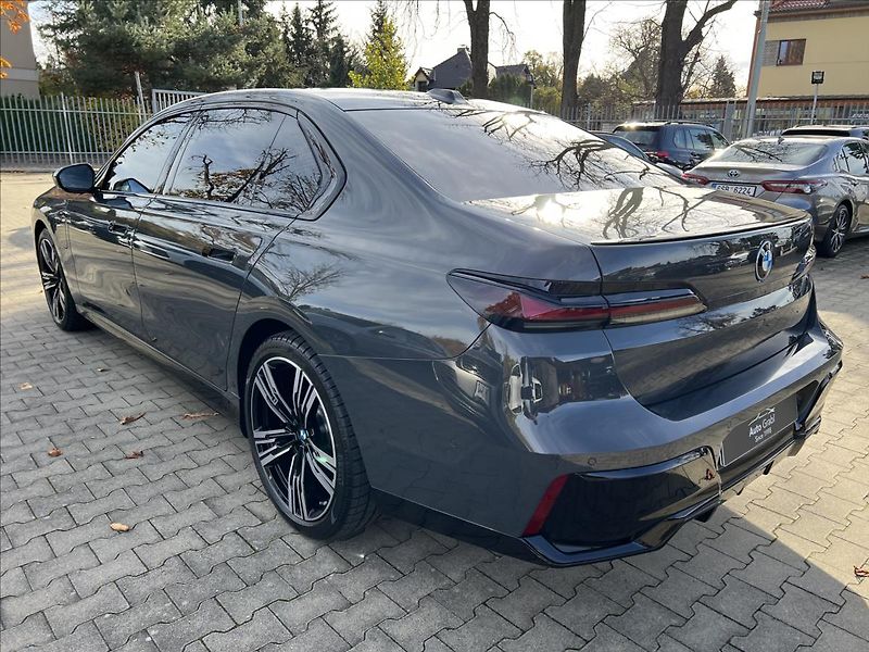BMW Řada 7 750e Msport Pro xDrive - fotka 7 z 43