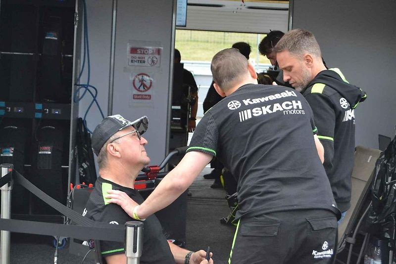 Autodrom Most o víkendu hostil závody mezinárodního mistrovství Německa IDM a závod FIM mistrovství světa sidecarů. Na snímku je rakouský jezdec Philipp Steinmayr v plné jízdě třídy Superbike.
