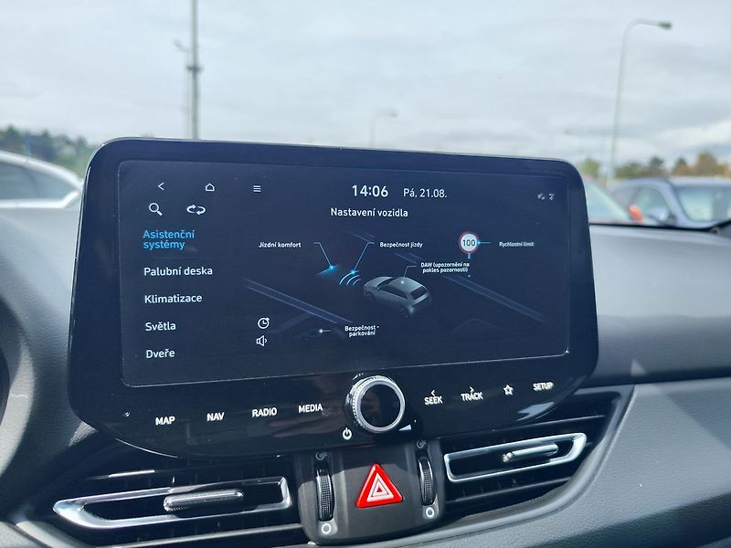 Hyundai i30 1.5 T-GDI/103kW N-Line DCT - fotka 17 z 32