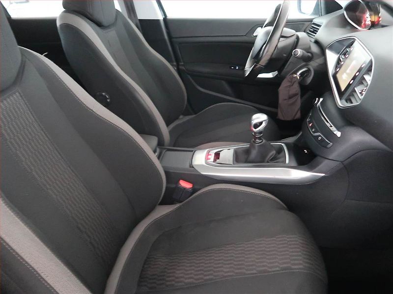 Peugeot 308 (2015) 1.2 e-THP, Serv.kniha, Navi - fotka 9 z 13