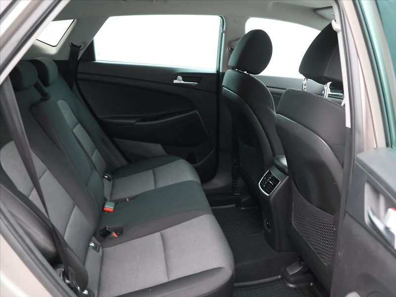 Hyundai Tucson 1,6 CRDI 85kW Style CZ 121tkm - fotka 13 z 34