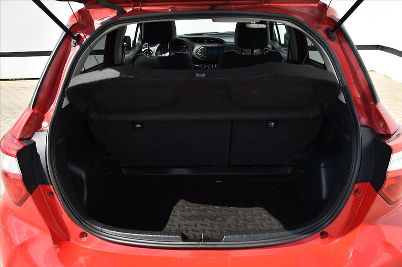 Toyota Yaris 1.5VVT-i Y20 EDITION 1. MAJ ČR - fotka 12 z 23