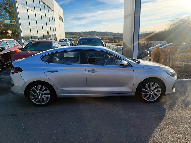 Hyundai i30 1.0 T-GDI 88kW Čr - fotka 4 z 18