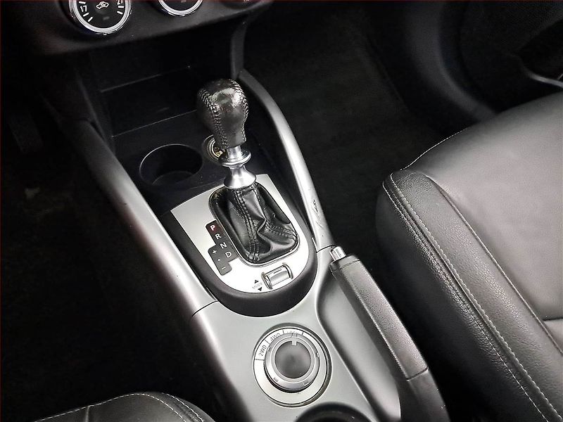 Mitsubishi Outlander (2011) 2.2 DI-D, 4X4, Automat - fotka 13 z 22