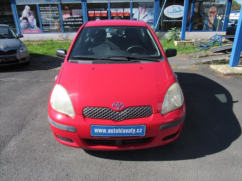 Toyota Yaris 1,0 i Terra VVT-i - fotka 2 z 22