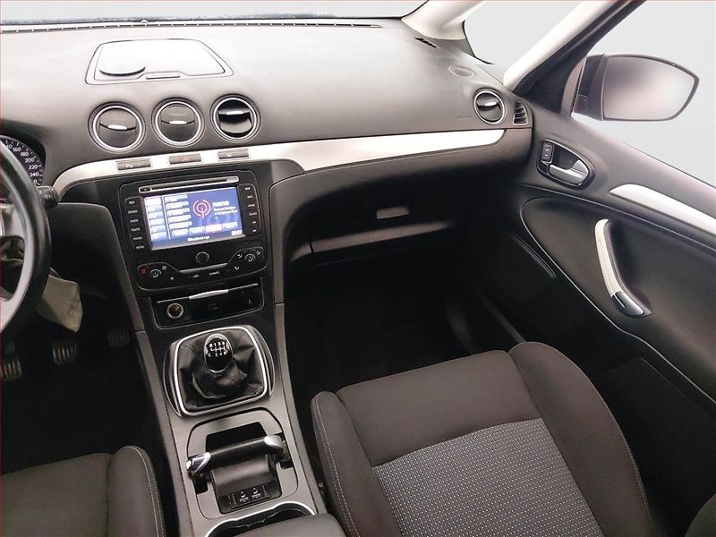Ford S-MAX (2014) Titanium 2.0 TDCi, Navi - fotka 8 z 16
