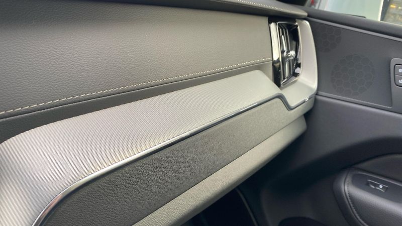 Volvo XC60 INSCRIPTION, B5 FWD, 184+10 kW - fotka 14 z 24