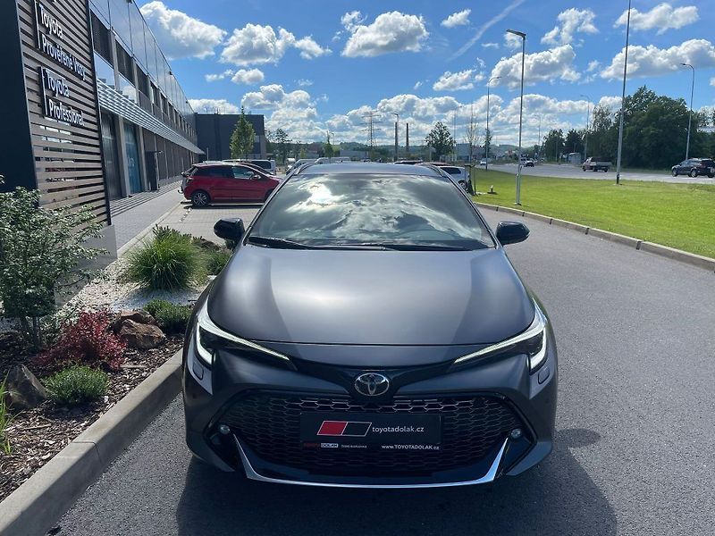 Toyota Corolla 2.0 Hybrid automat GR SPORT - fotka 3 z 29