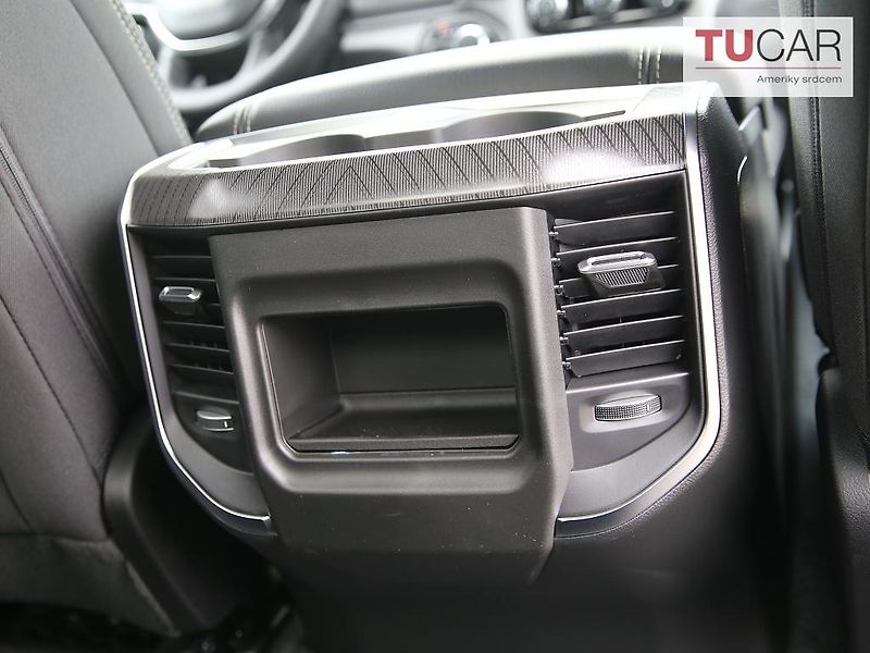 Dodge RAM (2026) 1500 BigHorn 5.7 V8  HEMI 2026 - fotka 44 z 48