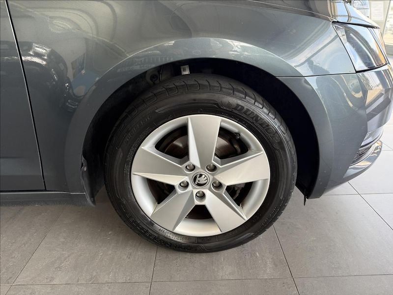 Škoda Octavia 1,6   1.MAJ,SERVISKA,DPH,ČR - fotka 26 z 26