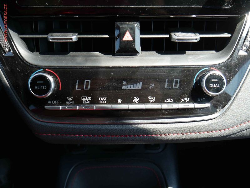 Toyota Corolla (2021) 1.8Hybrid, 2.maj,ČR - fotka 18 z 21