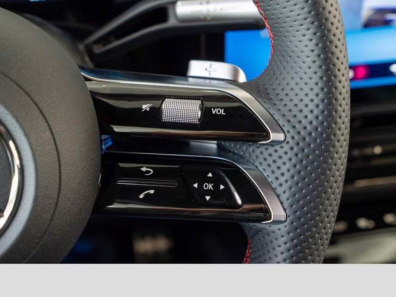 Mercedes-Benz GLB 250+ AMG Superscreen Burm Pano - fotka 16 z 20