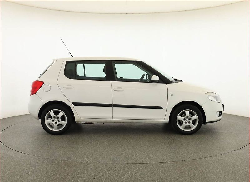 Škoda Fabia (2009) Ambiente 1.2 12V, Serv.kniha - fotka 6 z 16