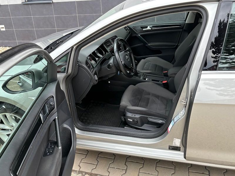 Volkswagen Golf Variant 1.4TGI 81 kW Highline ČR,1.MAJ - fotka 13 z 50