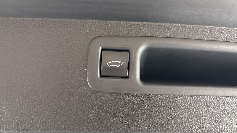 Toyota Highlander 2.5 Hybrid AUT 4x4 Prestige - fotka 18 z 33