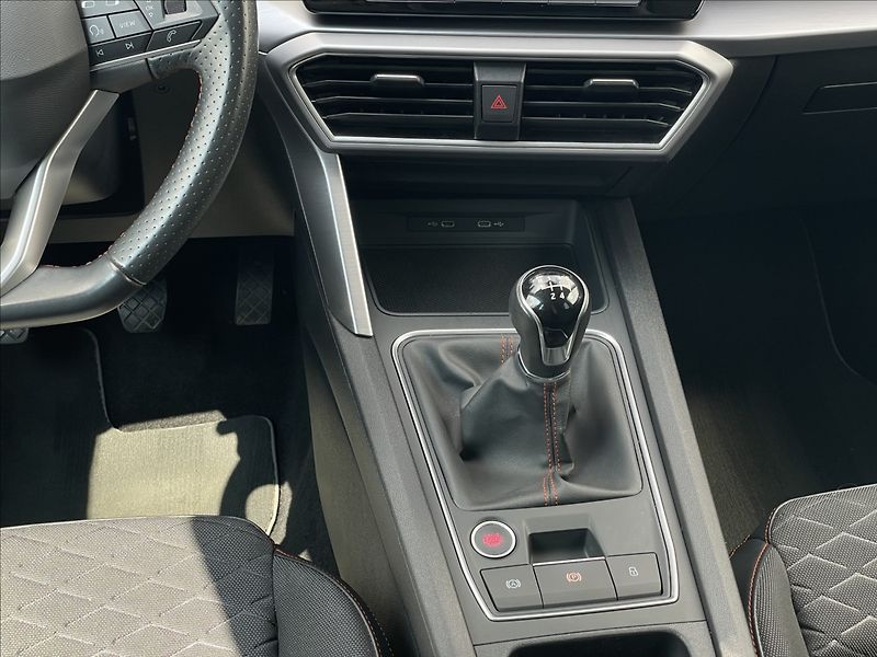 Seat Leon 1,5 TSI Combi FR ST KESSY+PDC - fotka 12 z 22