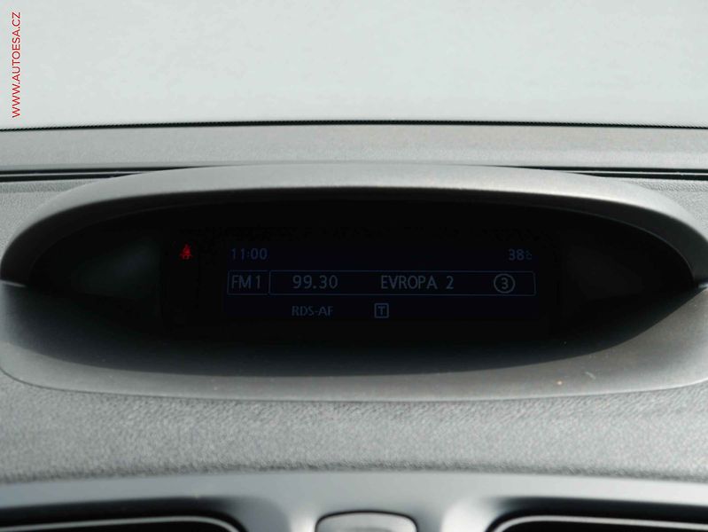 Renault Fluence (2013) 1.6i, 1.maj,ČR, AC, tempo - fotka 15 z 19