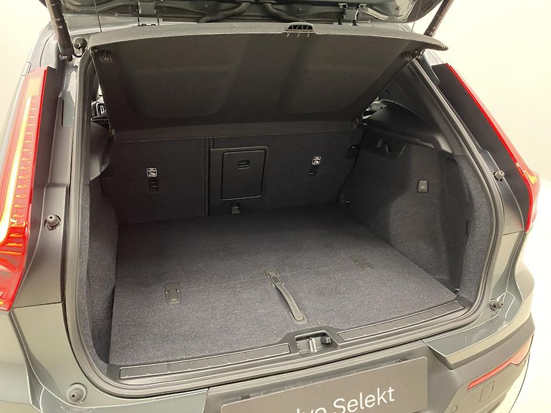 Volvo XC40 B3 DARK PLUS AUT CZ - fotka 6 z 56