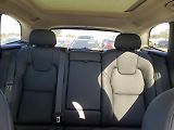 Volvo XC60 (2023) Auto na cestě - náhled 10
