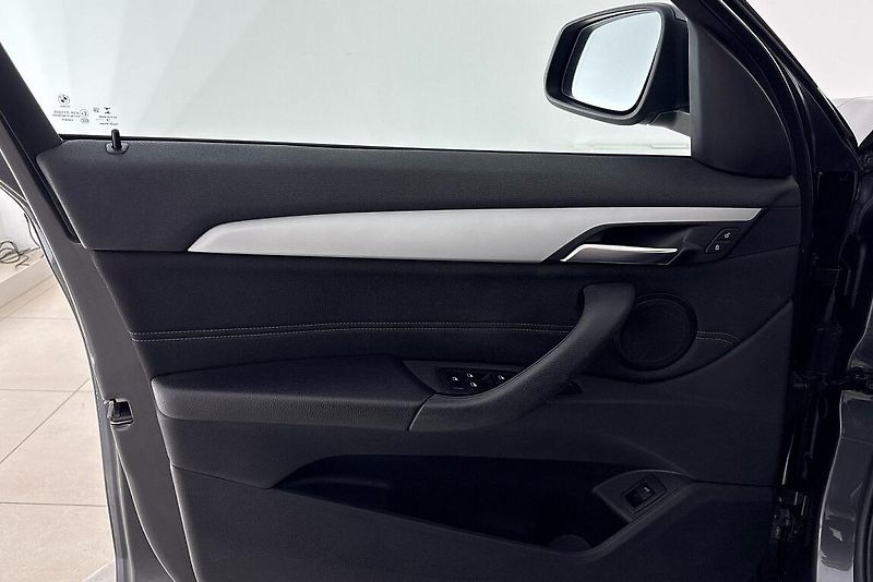BMW X1 sDrive18i - fotka 15 z 24