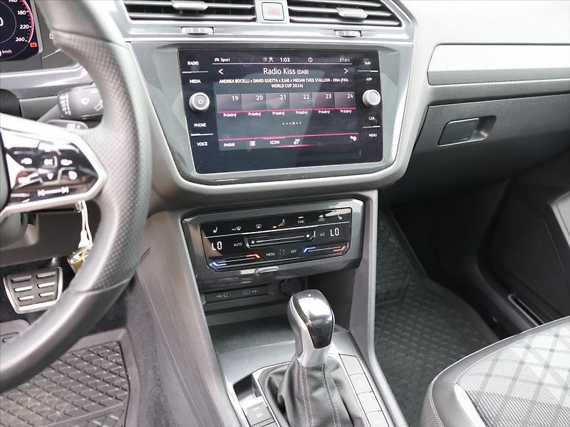 Volkswagen Tiguan Allspace 2,0 TSI 4x4 DSG R-Line 7-Míst - fotka 27 z 44