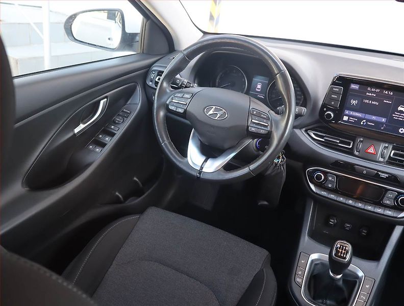 Hyundai i30 (2022) Family 1.5 T-GDI MHEV - fotka 7 z 15