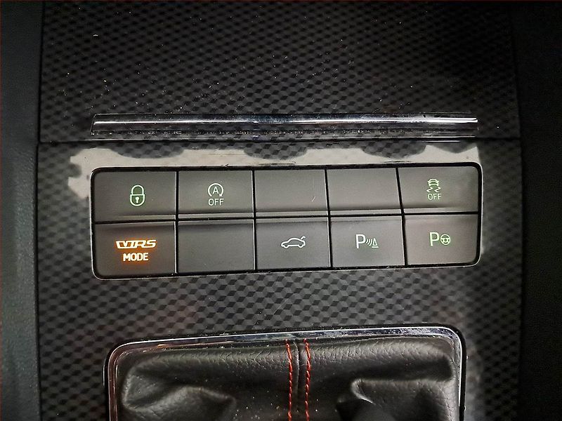Škoda Octavia (2014) RS 2.0 TDI, Kůže, Navi - fotka 23 z 23