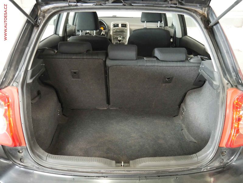 Toyota Auris (2008) 1.6 VVTi, 1.maj, AC, TZ, temp - fotka 7 z 19
