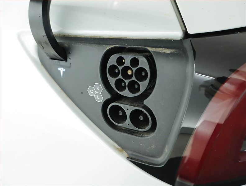 Tesla Model Y (2023) RWD LFP 60kWh, SoH 96% - fotka 19 z 20