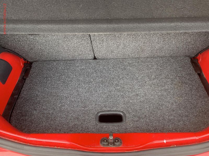 Volkswagen up! (2012) 1.0i, AC, výhřev sed - fotka 7 z 18