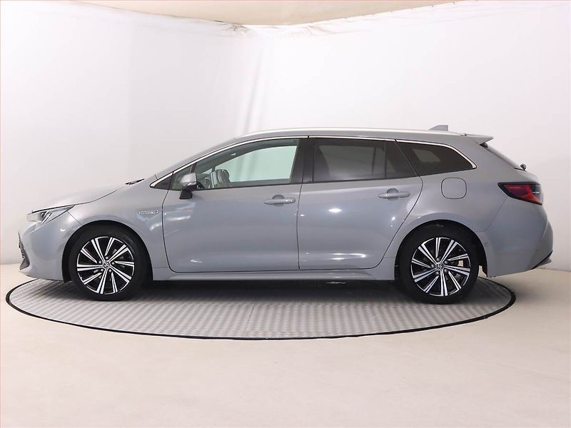 Toyota Corolla (2021) Comfort 1.8 Hybrid - fotka 3 z 22