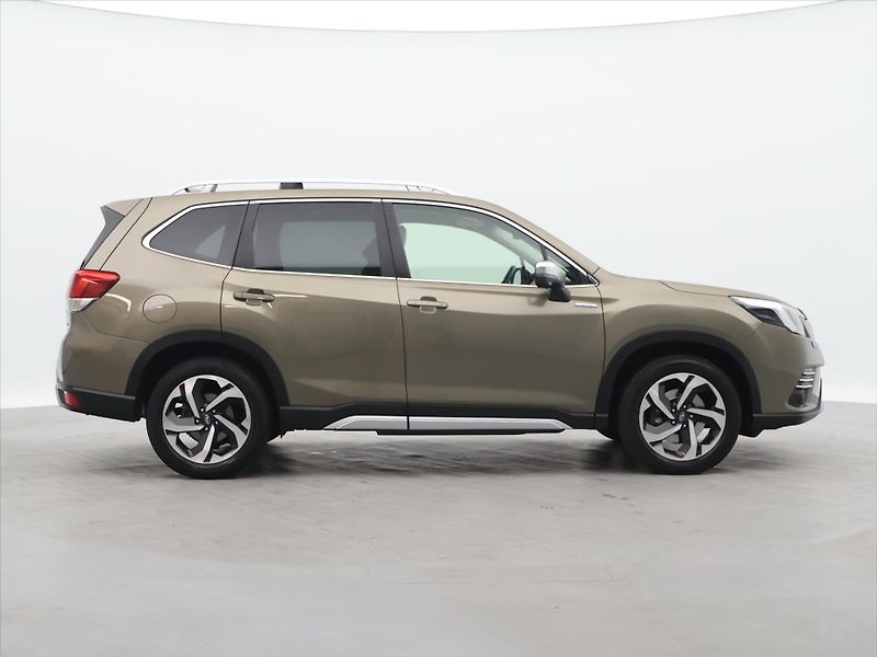 Subaru Forester 2,0 e-Boxer 110kW Executive CZ - fotka 8 z 43