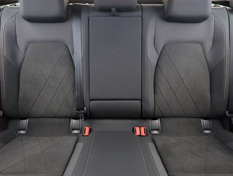 Volkswagen Golf (2023) Life 2.0 TDI, Automat - fotka 10 z 23