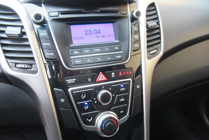 Hyundai i30 1.6 CRDi 16V  KLIMA   AUTOMAT - fotka 13 z 20