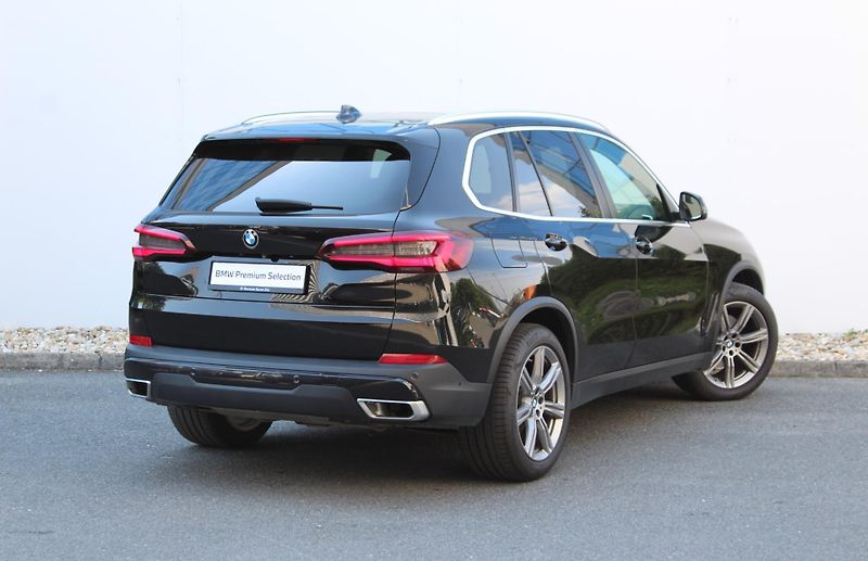 BMW X5 xDrive30d - fotka 2 z 26