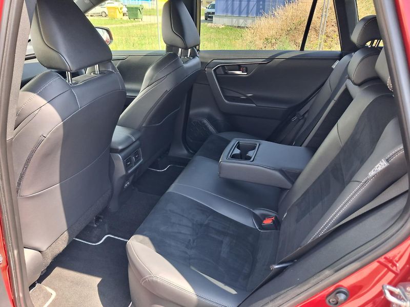 Toyota RAV4 2.5 HSD e-CVT AWD GR-Sport - fotka 21 z 24