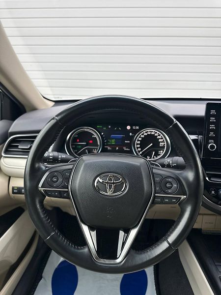 Toyota Camry (2021) 2.5 HEV EXECUTIVE AUTOMAT - fotka 16 z 37