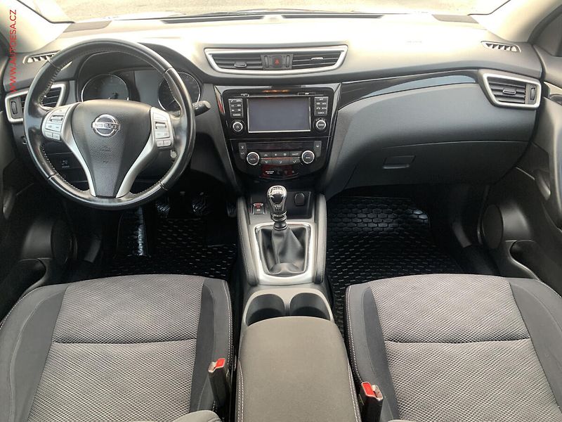 Nissan Qashqai (2015) 1.2i, ČR, Navi, AC - fotka 8 z 19