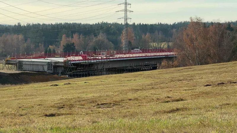 Stavba zbývajících úseků dálnice D3 na Kaplicku a přivaděče z D3 do Českého Krumlova.