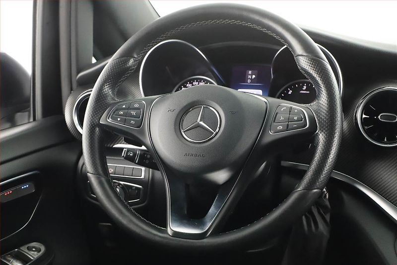 Mercedes-Benz Třídy V (2020) 300 d 4MATIC - fotka 8 z 19