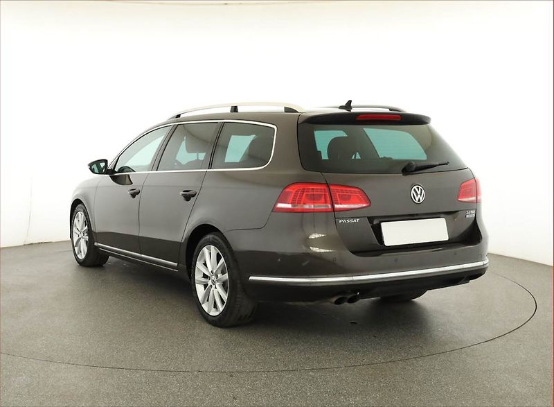 Volkswagen Passat (2013) 2.0 TDI, 4X4, Serv.kniha - fotka 4 z 18