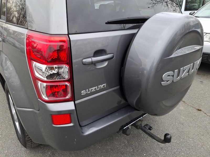 Suzuki Grand Vitara 2.0 benzin  Rezervace - fotka 14 z 43